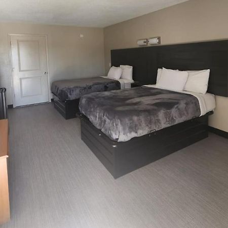 Executive Inn Ferry Pass Bagian luar foto