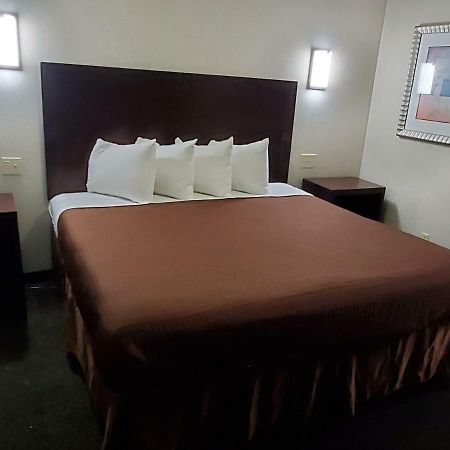 Executive Inn Ferry Pass Bagian luar foto
