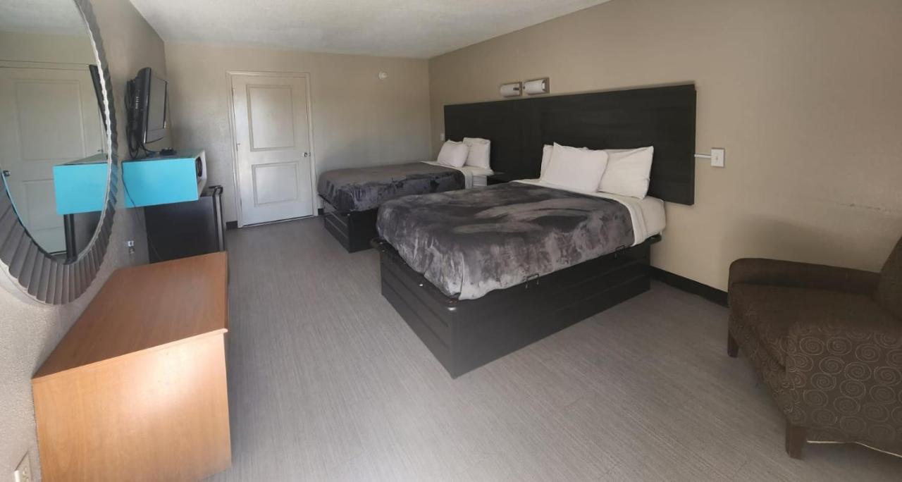Executive Inn Ferry Pass Bagian luar foto