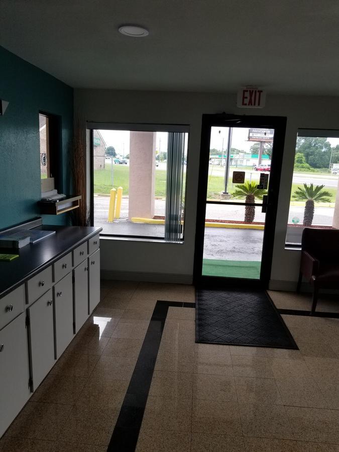 Executive Inn Ferry Pass Bagian luar foto