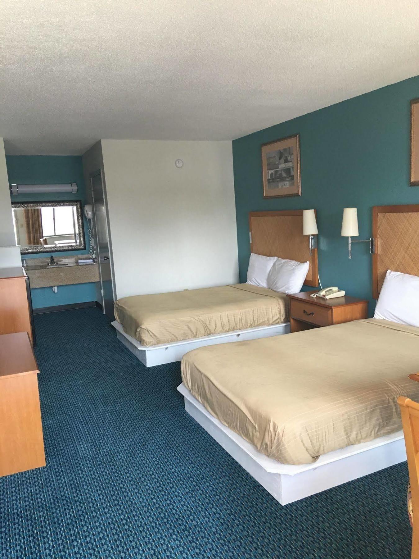 Executive Inn Ferry Pass Bagian luar foto
