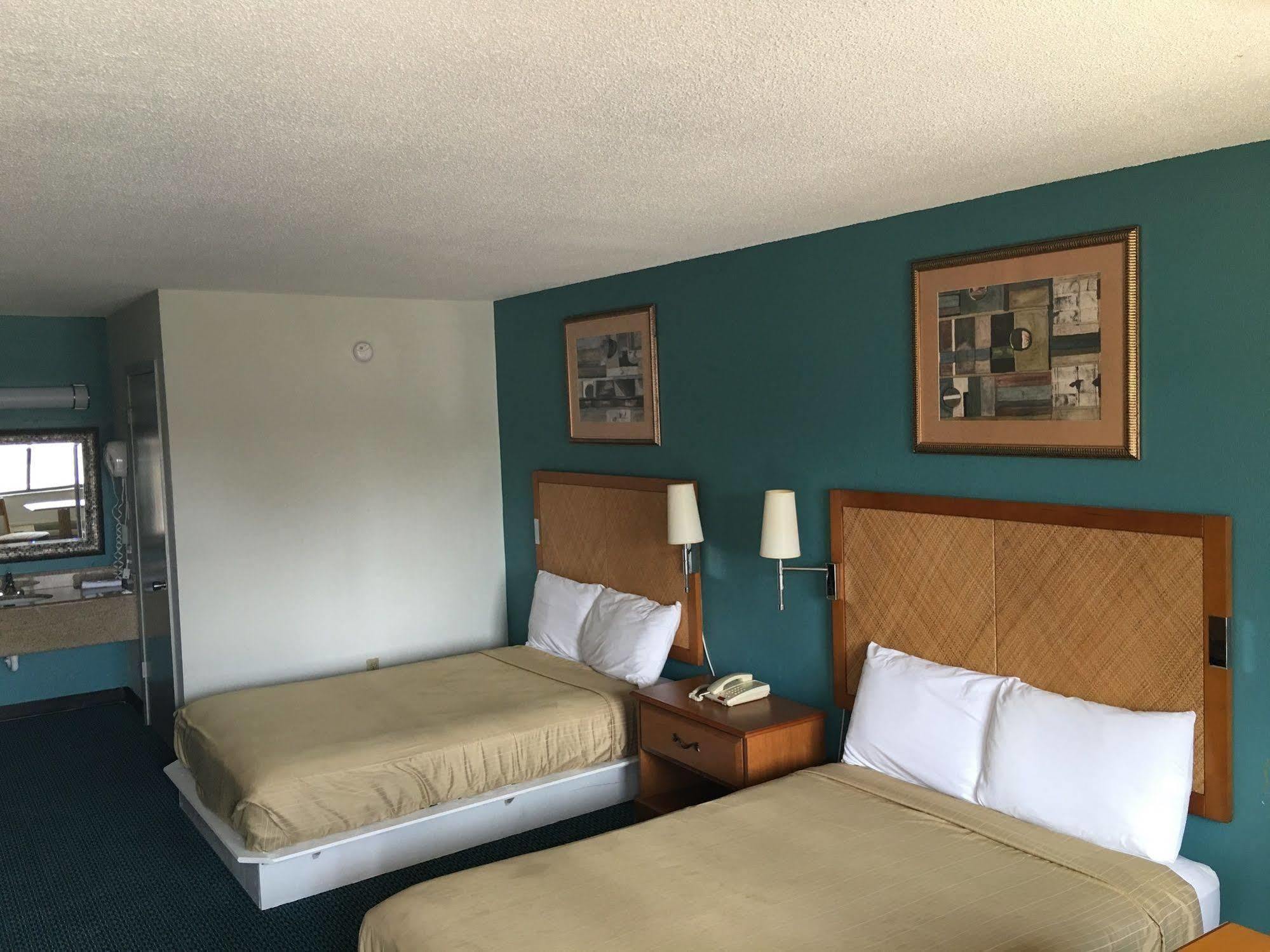Executive Inn Ferry Pass Bagian luar foto