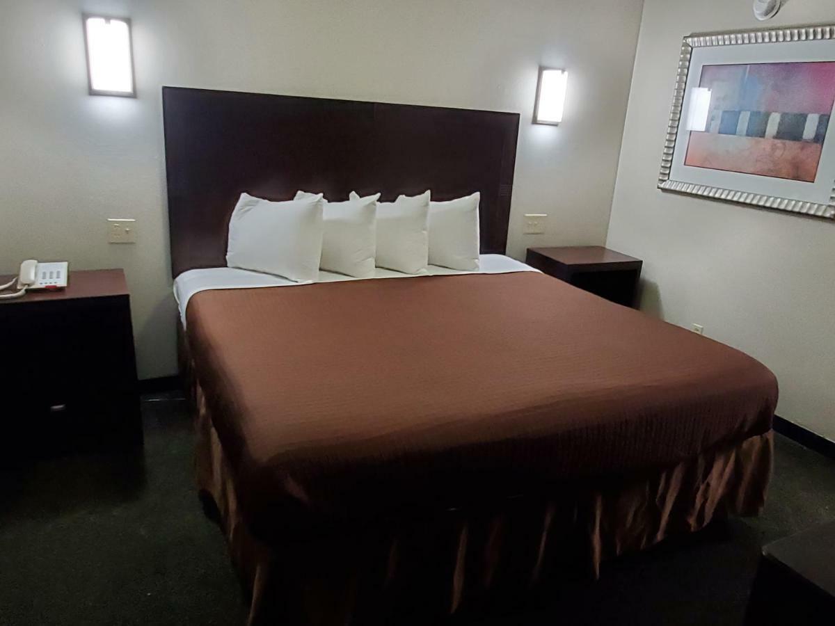 Executive Inn Ferry Pass Bagian luar foto