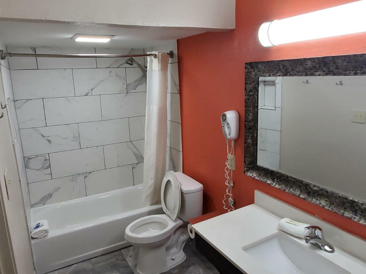 Executive Inn Ferry Pass Bagian luar foto