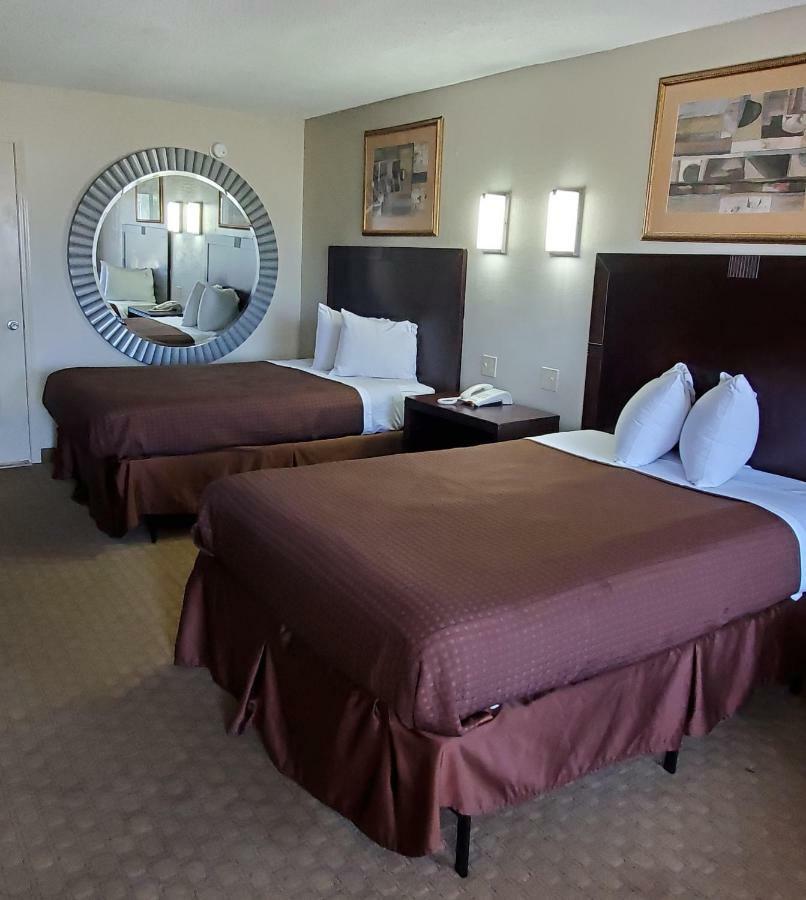 Executive Inn Ferry Pass Bagian luar foto
