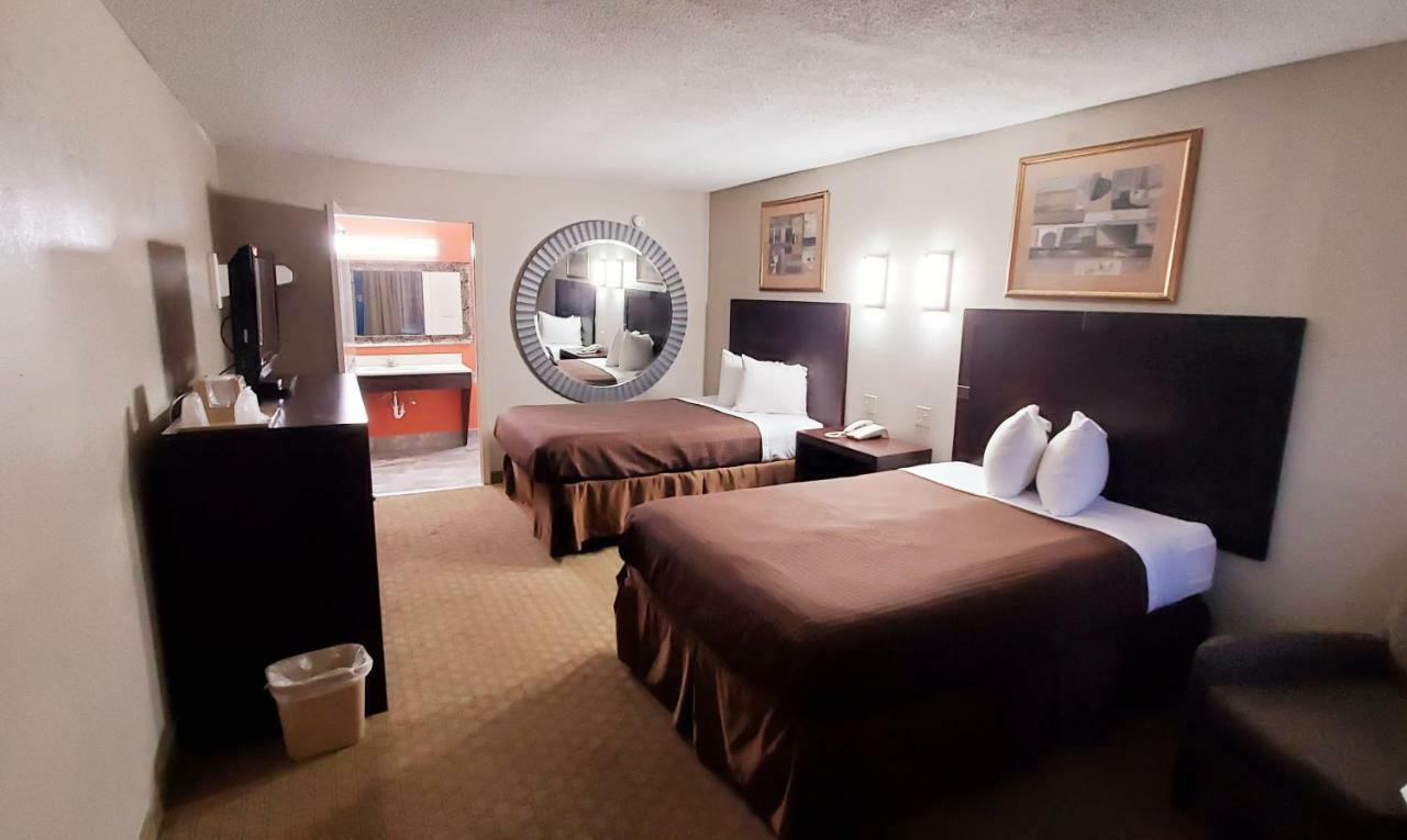 Executive Inn Ferry Pass Bagian luar foto