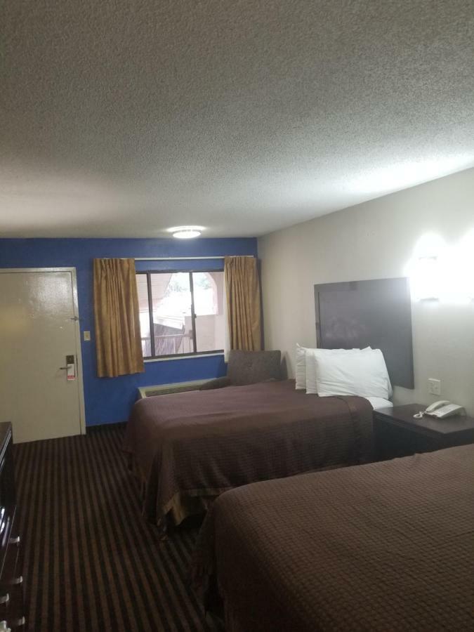 Executive Inn Ferry Pass Bagian luar foto