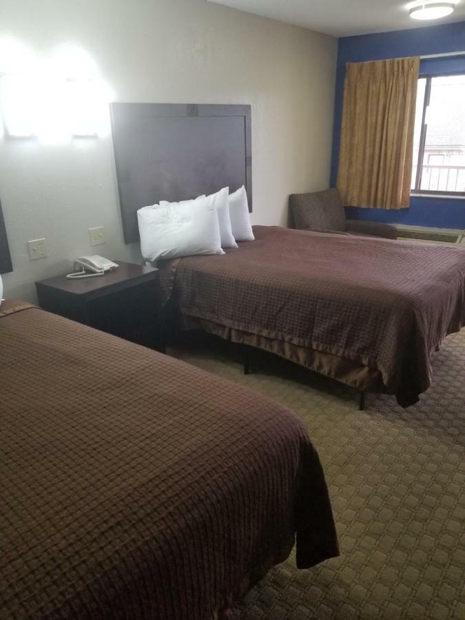 Executive Inn Ferry Pass Bagian luar foto
